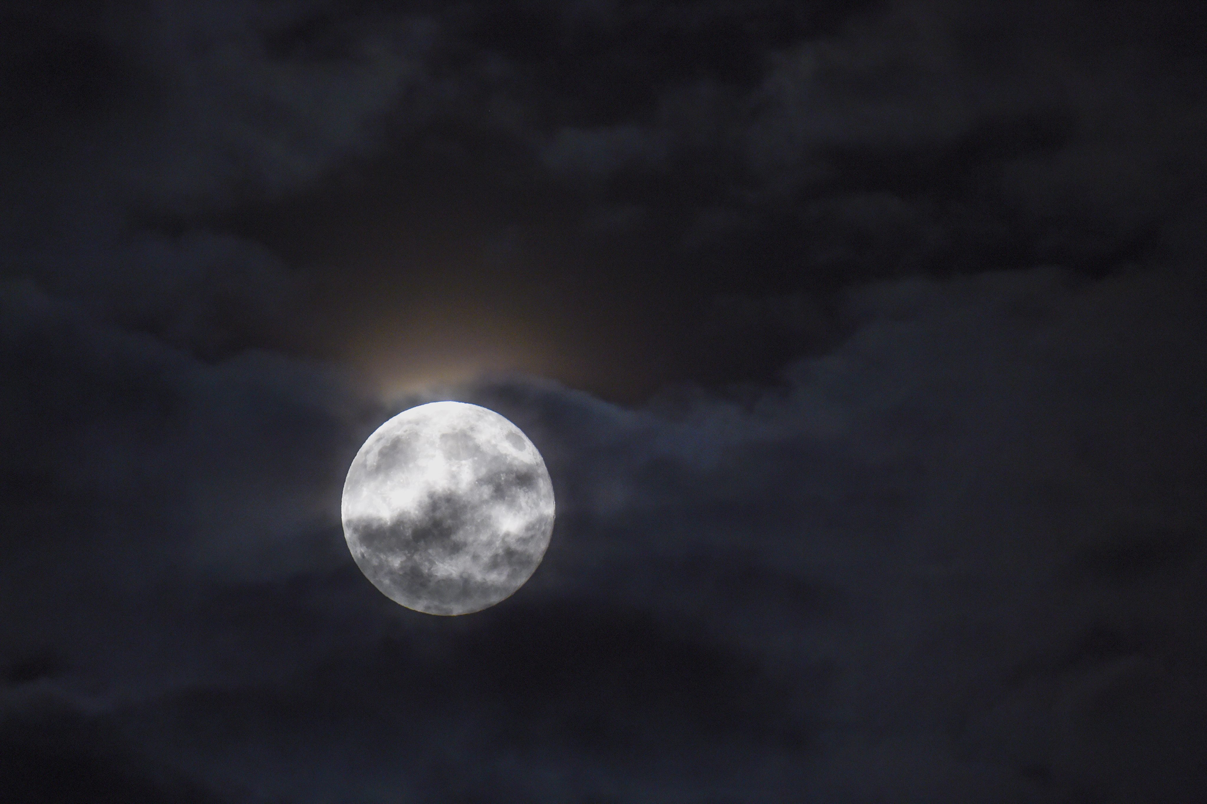 За втори път този месец, Луната влезе във фаза пълнолуние, т.нар. "синя Луна"