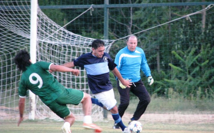 Нефтохимик изнесе футболна лекция на аржентинци