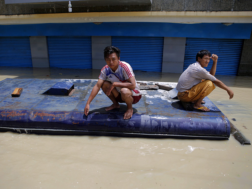 Броят на загиналите в резултат на наводненията, предизвикани от мусонните дъждове в Мианмар, достигна 60 души.