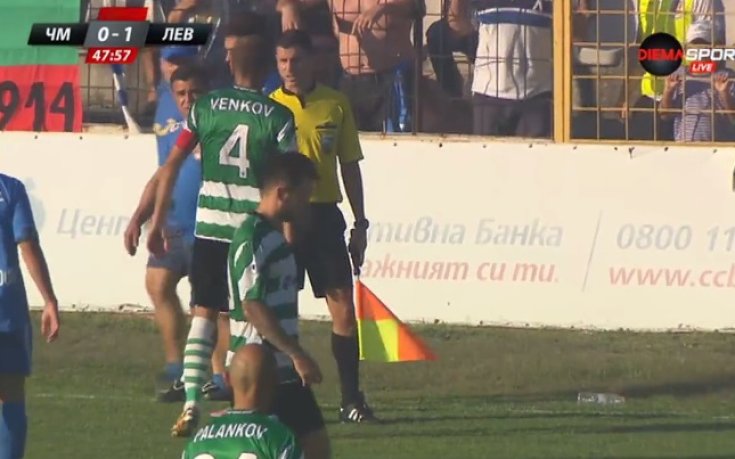 ВИДЕО: Бутилки полетяха към Венков