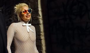 Лейди Гага ще изиграе ролята на хотелиерка в сериал