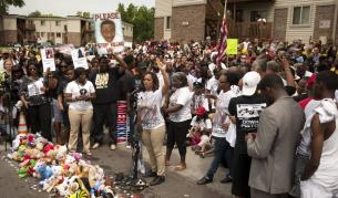 Стрелба и ранени демонстранти във Фъргюсън