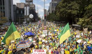 Стотици хиляди поискаха оставката на Дилма Русеф