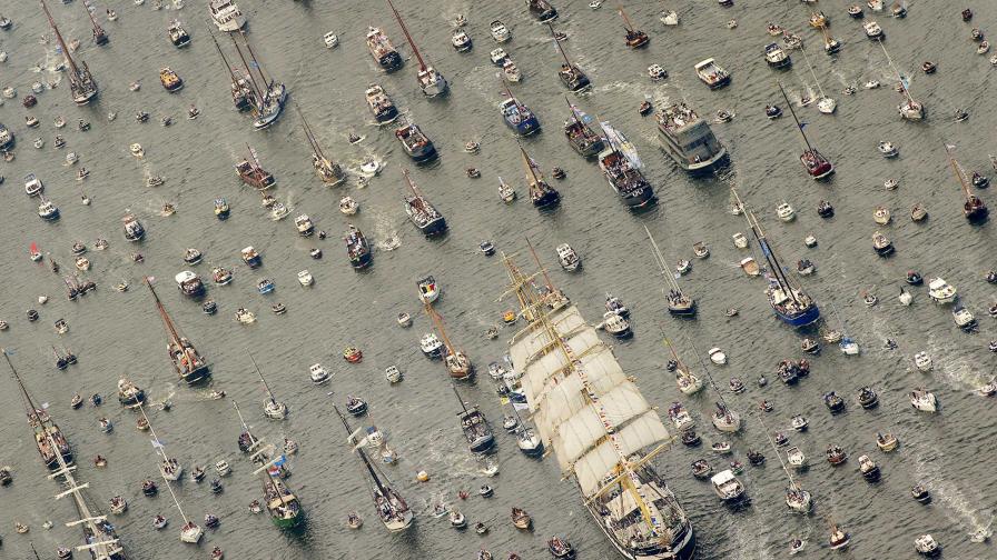 Вижте красивия парад на корабите в Амстердам