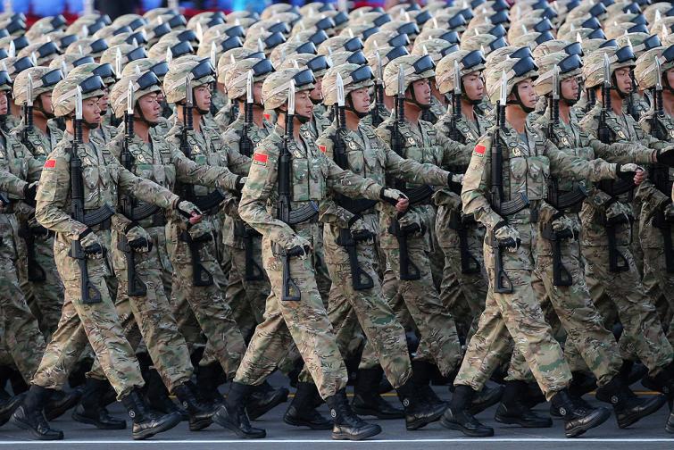 военнен парад китай оръжие военни