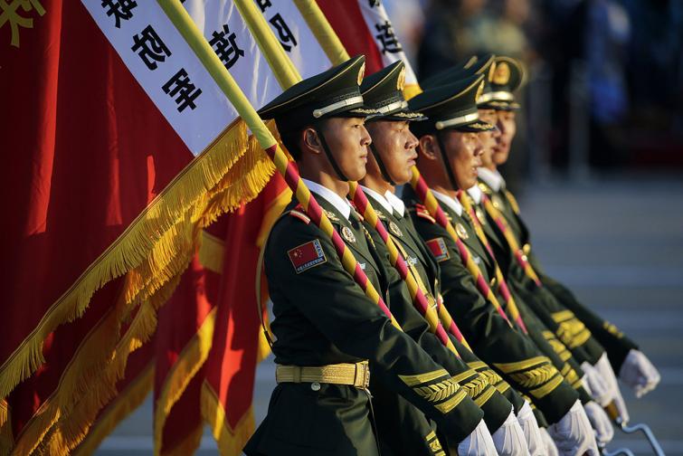 военнен парад китай оръжие военни