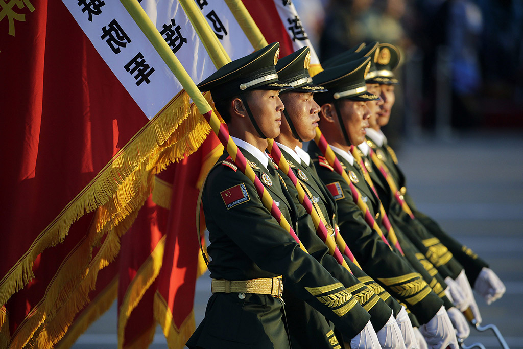 Китай направи пищен парад в Пекин по повод 70 години от поражението на Япония във Втората световна война, на който демонстрира военната си мощ в безпрецедентен мащаб