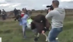 Операторката, спънала бежанец: Не съм расистка