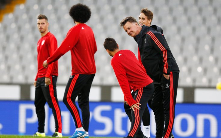 Звездите на Ман Юн пропищяха от Ван Гаал