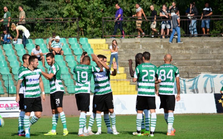 Никола Спасов определи група от 17 футболисти за Купата