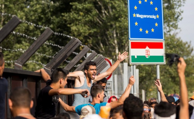Извънредно положение в Унгария заради бежанците