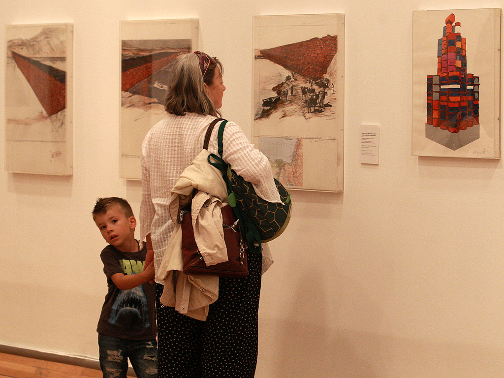 Изложба на Кристо и Жан-Клод - „Кристо и Жан-Клод: графики и обекти” в Софийската градска художествена галерия