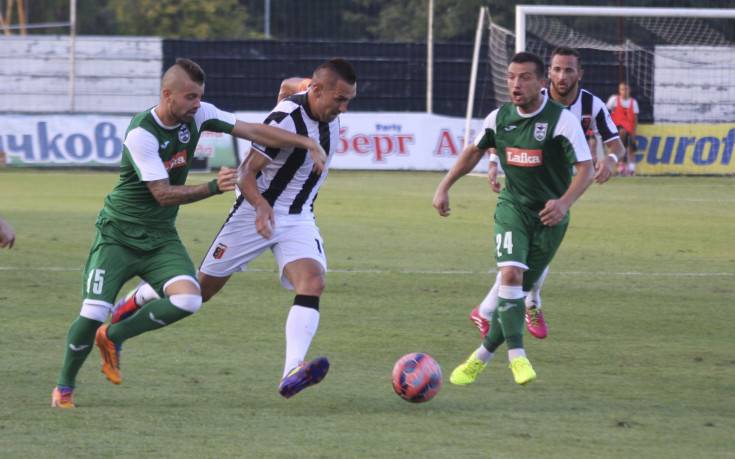 Ел Харуби и Велковски отпаднаха от групата на Локо Пд