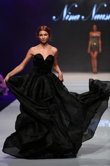 Ревю на Нина Ношдал по време на Софийската седмица на модата