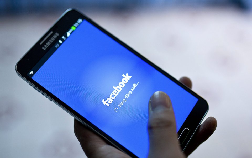 Колко лайка му трябват на Фейсбук, за да ни опознае по-добре от близките ни?