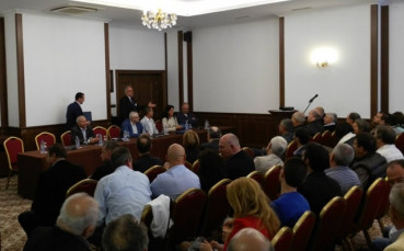 Лазаров официално остава начело на волейбола