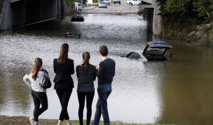 Наводнения и свлачища във Франция взеха 17 жертви