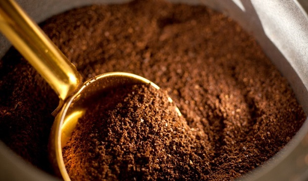 Най-скъпото кафе - Най-скъпото кафе в света е Копи Лувак и се произвежда от зърна, преминали през стомаха и червата на малко животинче, наречено азиатска палмова цибетка. Цибетката е считана за вредител преди откритието, че храносмилателните ѝ ензими подобряват вкуса на кафето, премахвайки горчивината му. Местните жители събират неусвоените от цибетките кафеени зърна, чиято цена за килограм достига 300-400 долара.