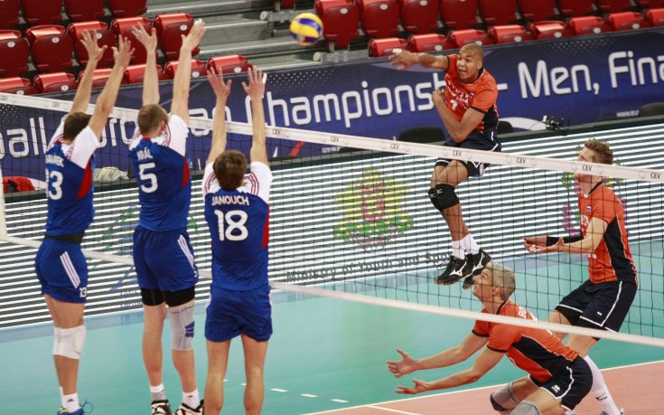 Холандия стартира с победа на Евроволей 2015 в София