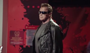 Восъчни фигури, но не съвсем (видео)