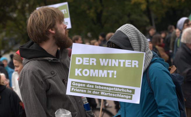 Зимата идва, Германия се мъчи да подсигури подслон за бежанците