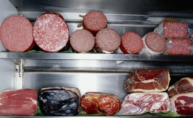 Колбасите и преработените меса причиняват рак
