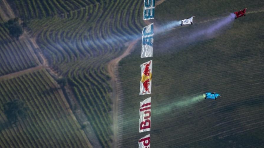 Най-добрите моменти от състезанието по летене с "уингсуит" на Red Bull
