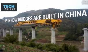 Чудовищна машина строи мостове в Китай