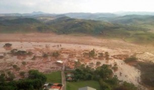 Токсични води заляха село в Бразилия, има жертви