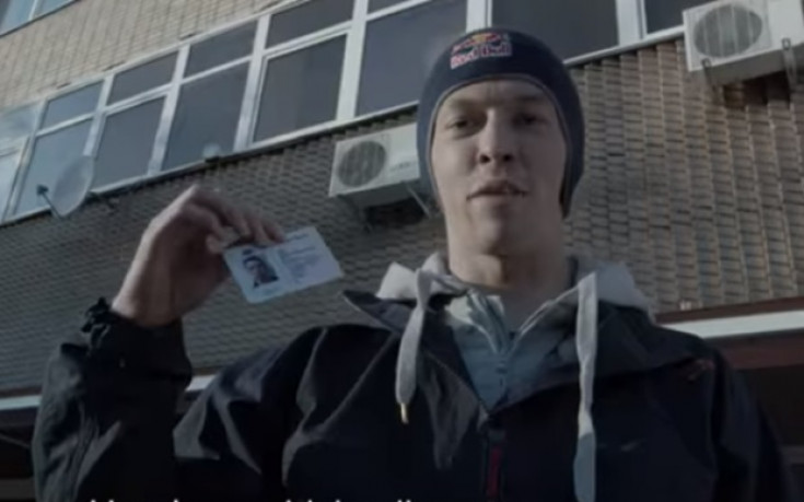 ВИДЕО: Как пилот от Формула 1 взима шофьорска книжка...с лада