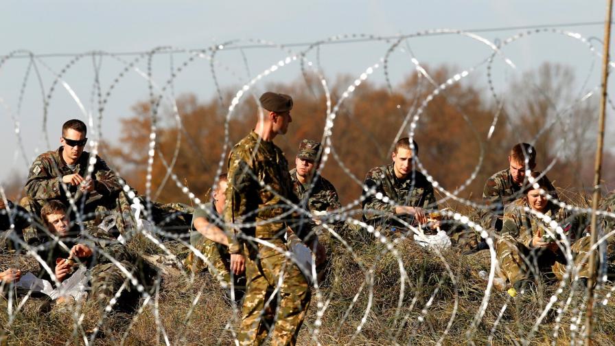 Изграждането на оградата от словенската армия по границата с Хърватия