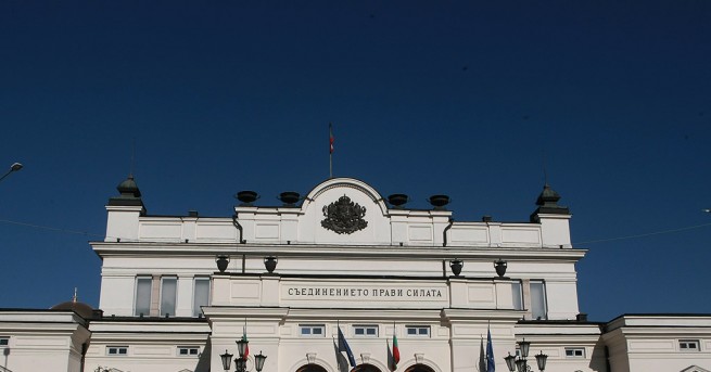 Вицепремиерът Валери Симеонов се обяви в четвъртък за премахването на