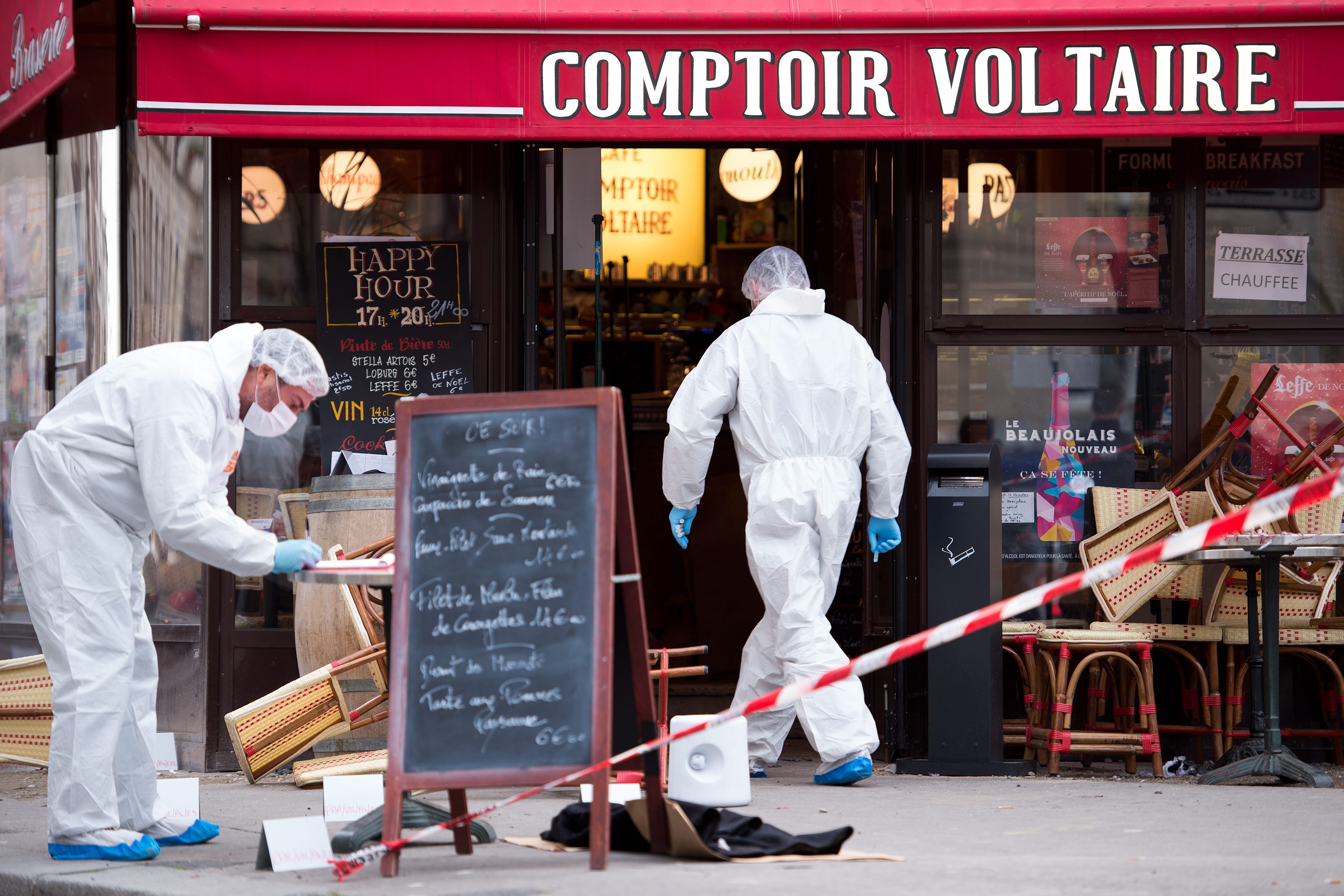 Най-малко 128 са жертвите на атаките във френската столица. Ранени са още 180 души, 99 от които са в тежко състояние