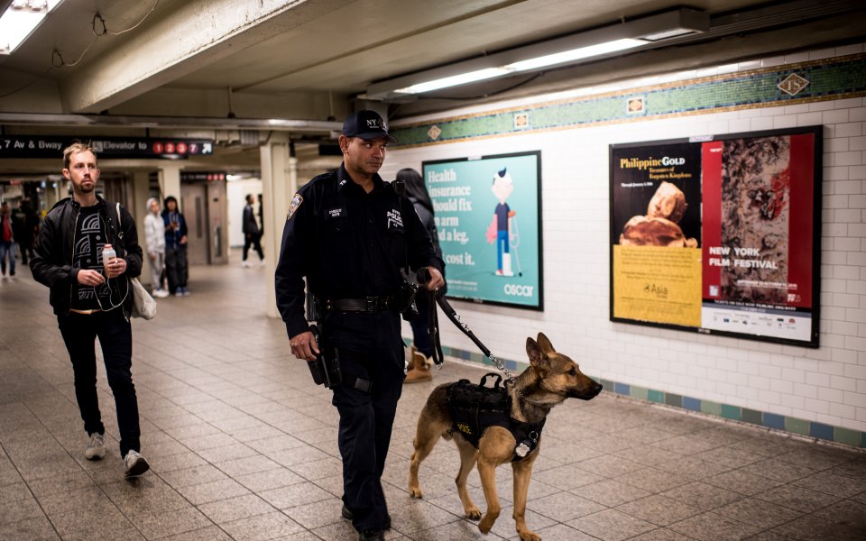 Кучета ще душат за експлозиви преди Ел Класико