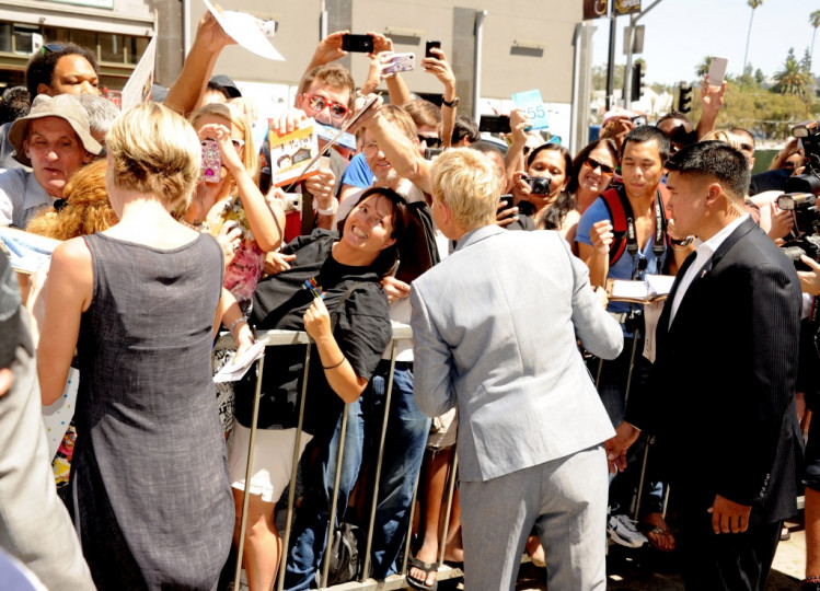 Кой получи 2477-та звезда в Холивуд - снимка 14