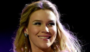 Джос Стоун гола в защита на крокодилите (снимка)