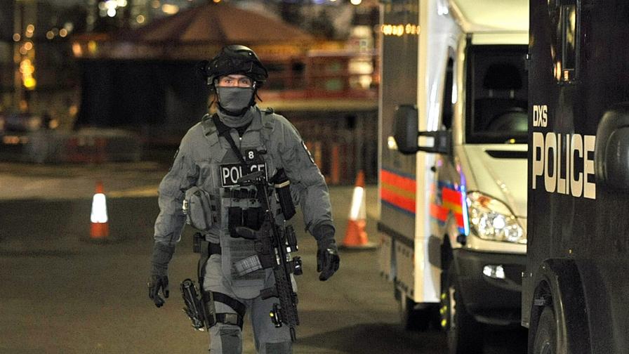 Полицията атакува вероятни терористи в Лондон