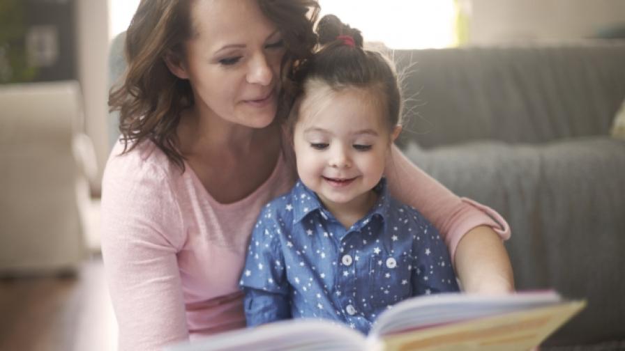 Интерактивното четене на книги помага за ранното развитие на грамотността при децат