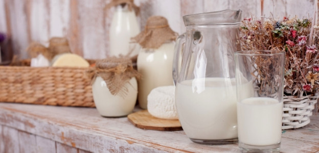 Акне - доказано е, че прясното мляко повишава отделянето на себум и предизвиква акне.