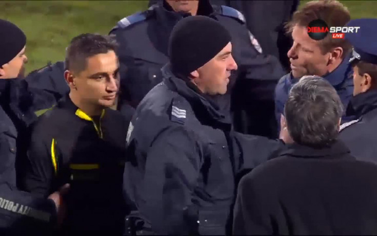 ВИДЕО: Топузаков скочи на асистент съдията