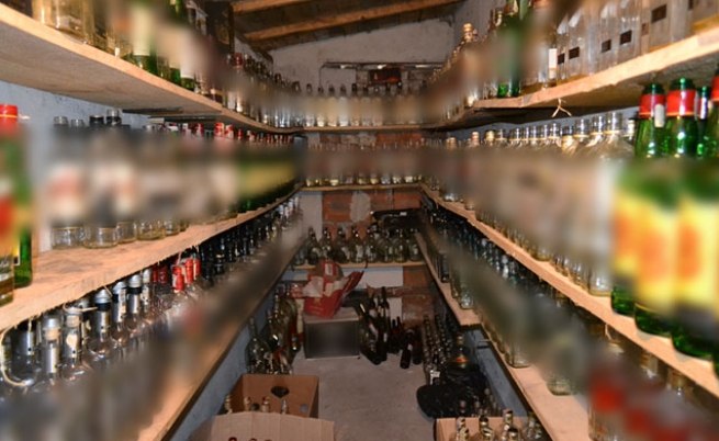 Разкриха нелегален цех за алкохол в София