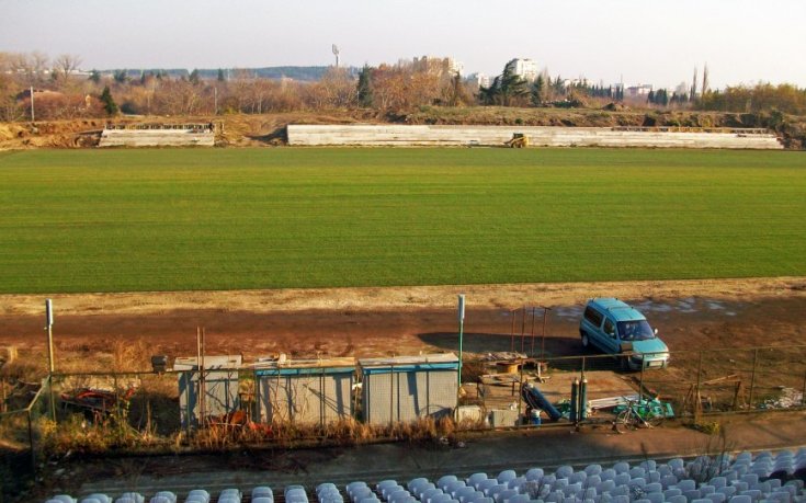 Базата на Берое вече е с обновен терен