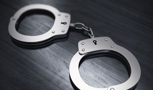 Арестуваха сина на френския външен министър за измами