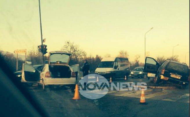 Патрулка и кола се сблъскаха в Пазарджик