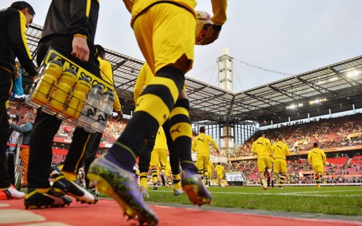 Феновете на Борусия с послание за рождения ден на клуба