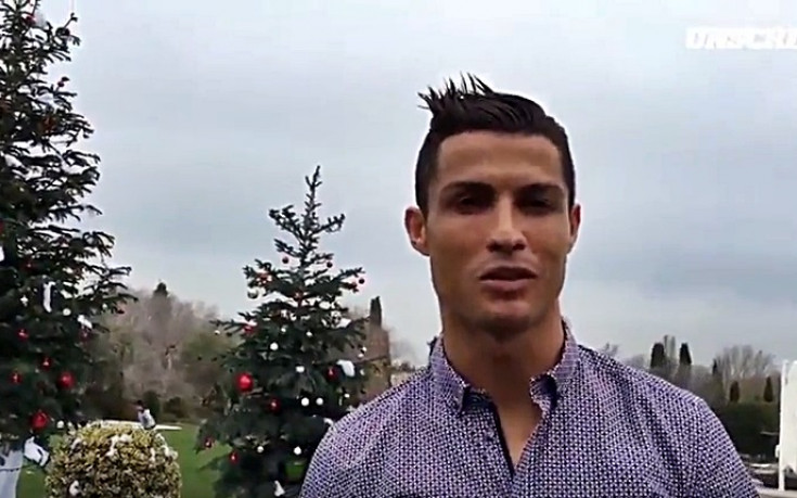 ВИДЕО: Роналдо разходи феновете в дома си за Коледа