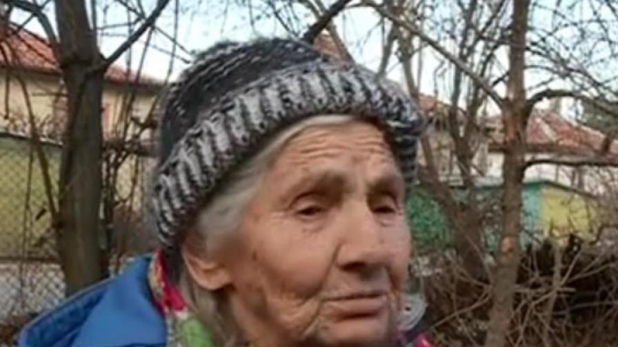 Какво е да си сам, възрастен и без дом на Коледа (видео)
