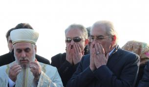 По време на молитвата на Тюркян чешма