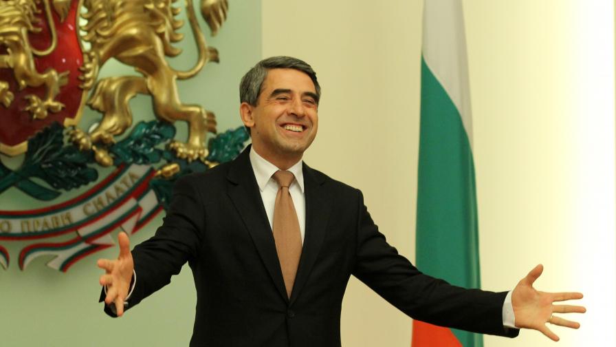 Президентът пожела мир, любов и благоденствие на българите