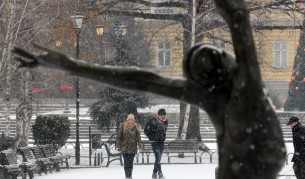 Леден дъжд и поледици се очакват във вторник